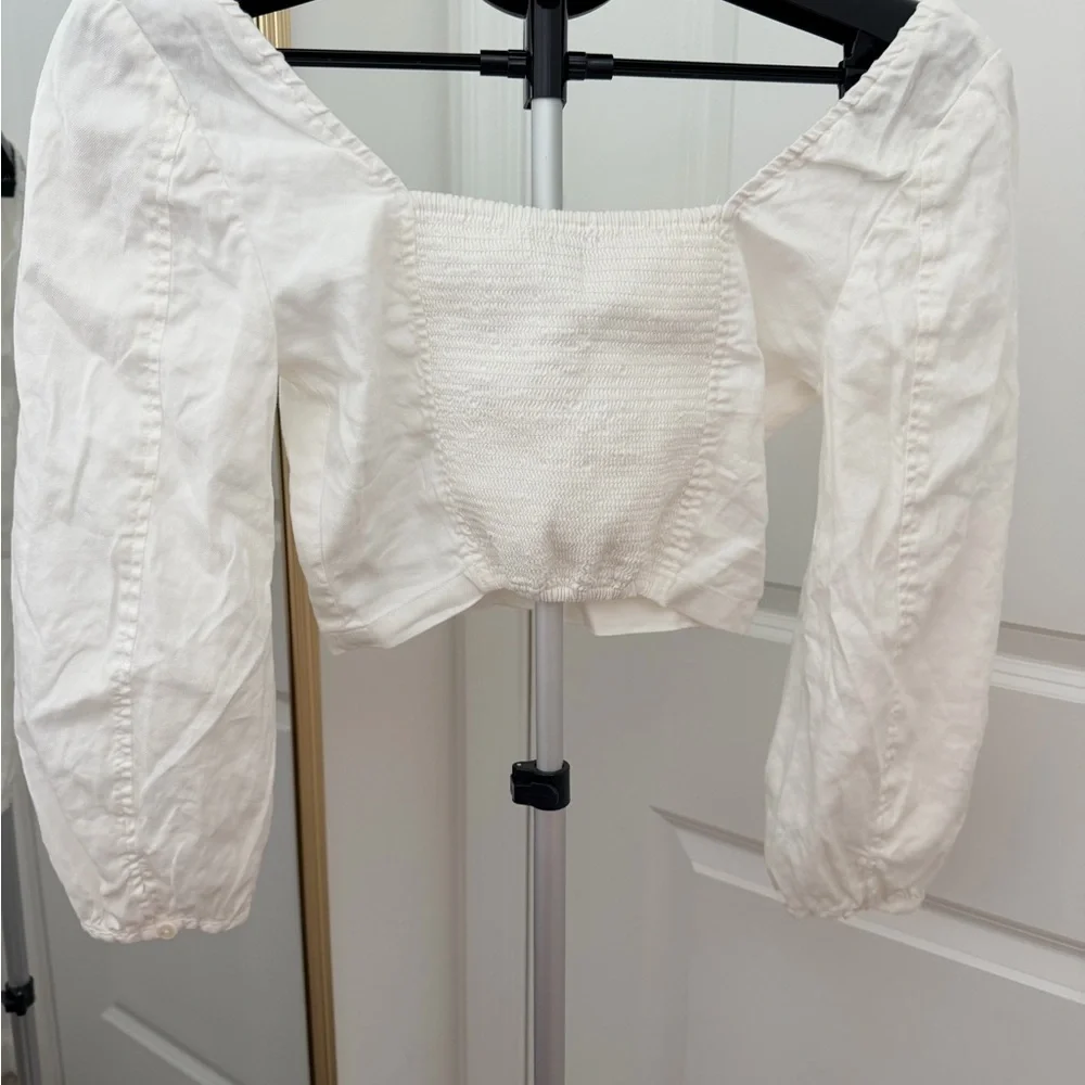 Aritizia Babaton | ADWYN BLOUSE | Cropped puff-sleeve blouse - Picture 4 of 7